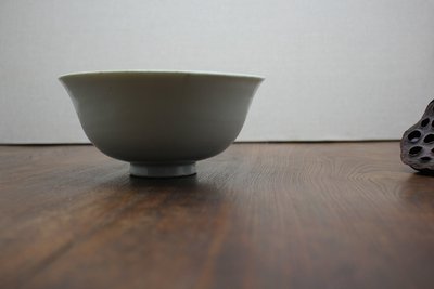 卵白釉印纹大碗