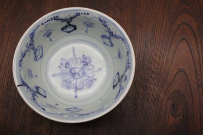 青花璎珞龟背锦纹碗