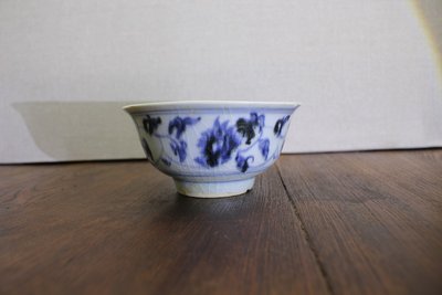 青花缠枝纹茶盏