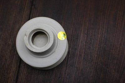 青白釉连体盏托套