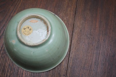 明早期翠青釉碗