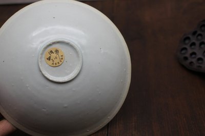 青白釉双鱼六出筋碗