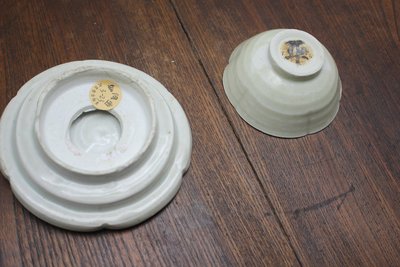 影青釉花扣盏托套