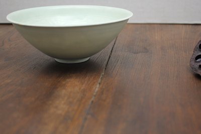 影青釉针挑工三凤纹碗