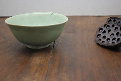 明早期翠青釉碗