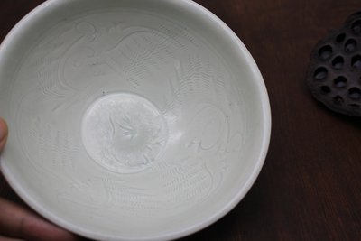 影青釉针挑工三凤纹碗