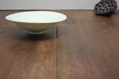 青白釉月亮底憋口斗笠盏