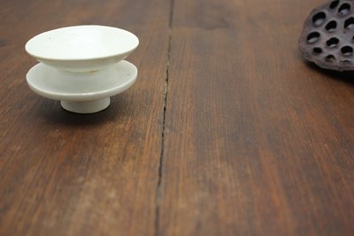 青白釉连体盏托套