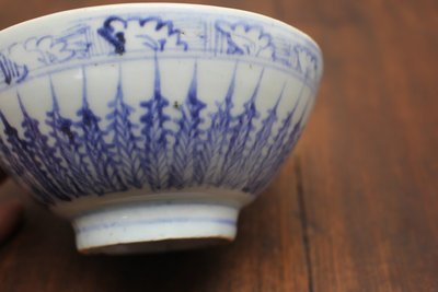 明中青花蕉叶法螺纹碗